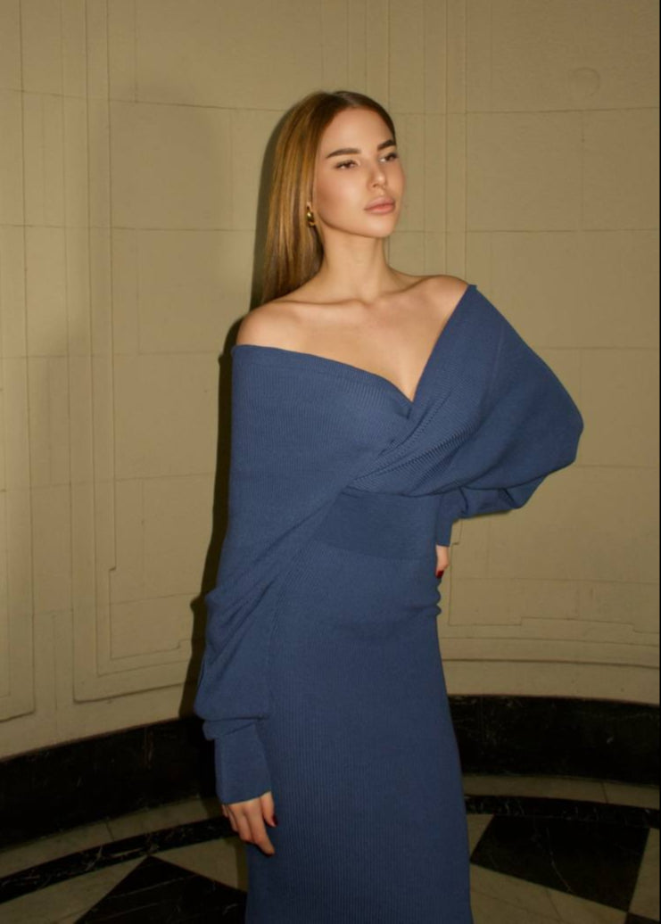 Girl in Jolie blue dress